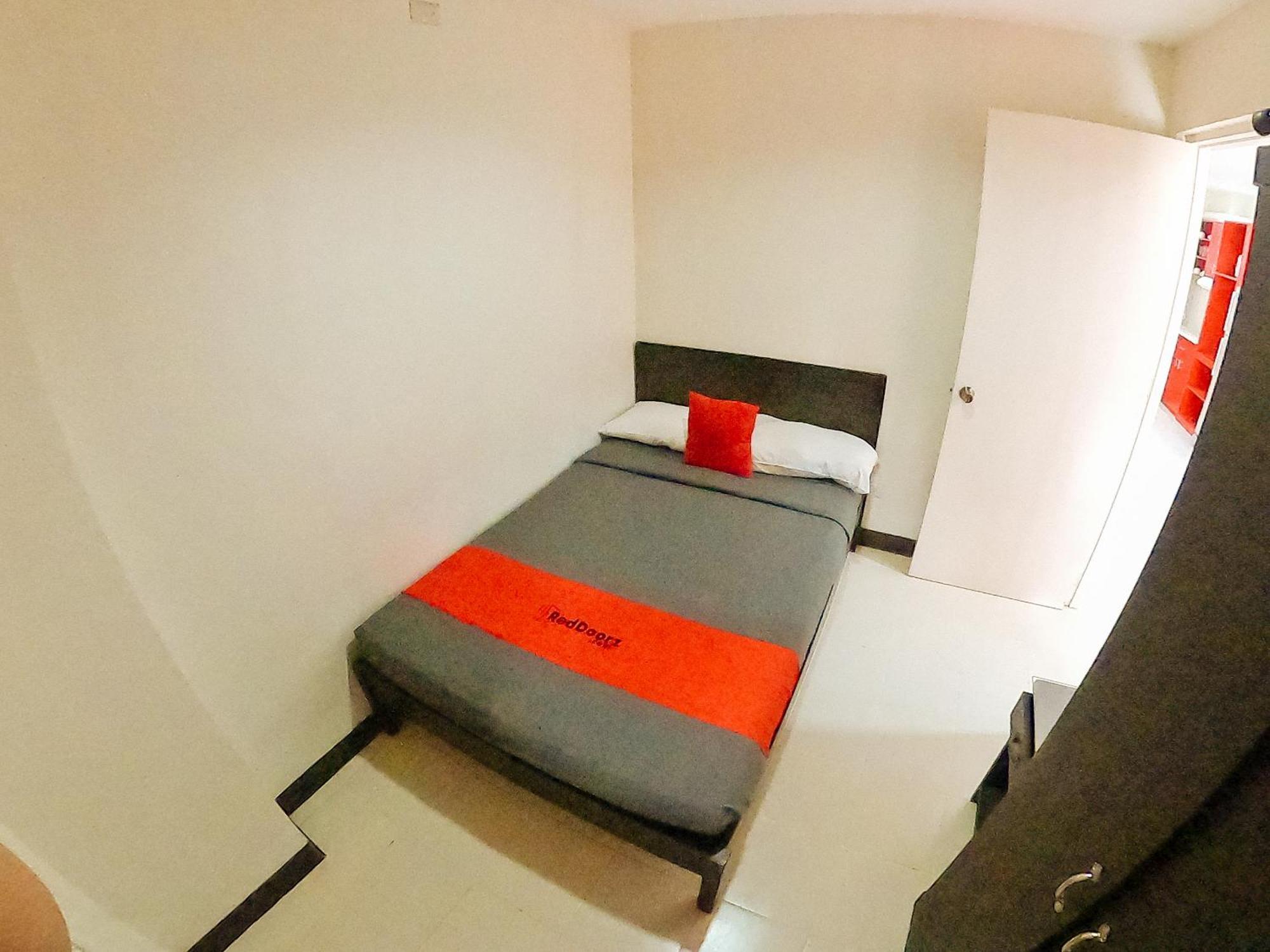 RedDoorz Plus @ Mabolo Cebú Habitación foto